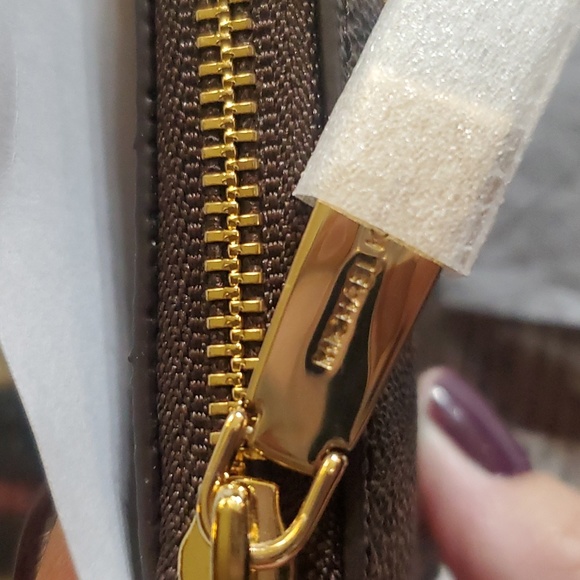 Michael Kor's jet set wallet - Picture 6 of 7